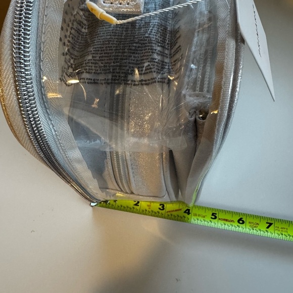 Set 3 Silver Quilted Women's Travel Bags NWT - Picture 5 of 5